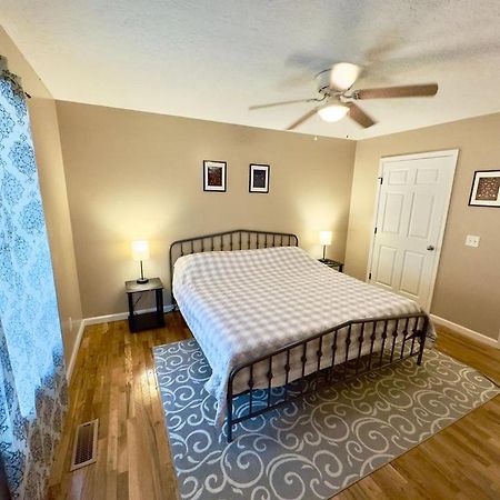 Cozy 2 Bedroom Townhouse Near Lake And Restaurants ガンターズビル エクステリア 写真
