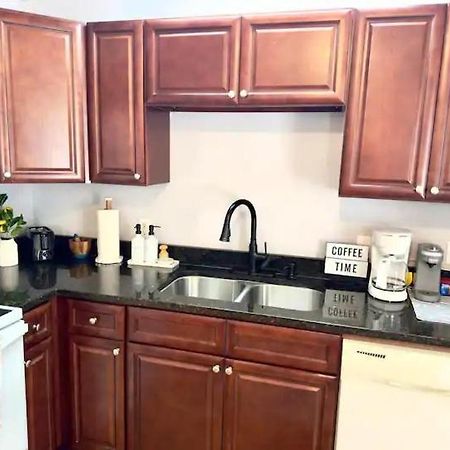 Cozy 2 Bedroom Townhouse Near Lake And Restaurants ガンターズビル エクステリア 写真