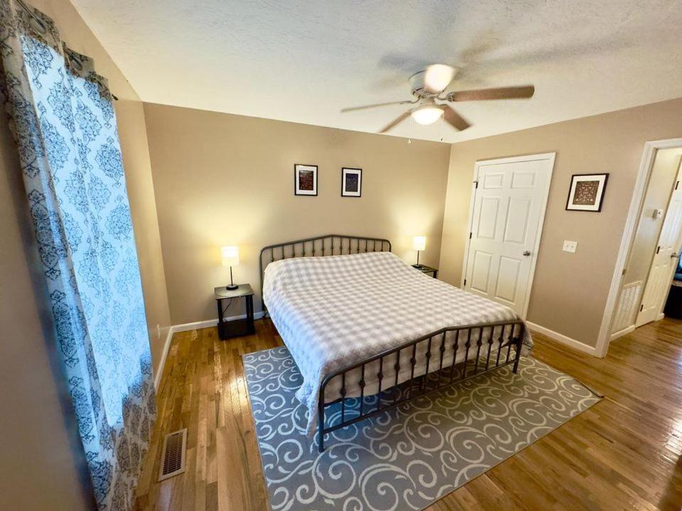 Cozy 2 Bedroom Townhouse Near Lake And Restaurants ガンターズビル エクステリア 写真